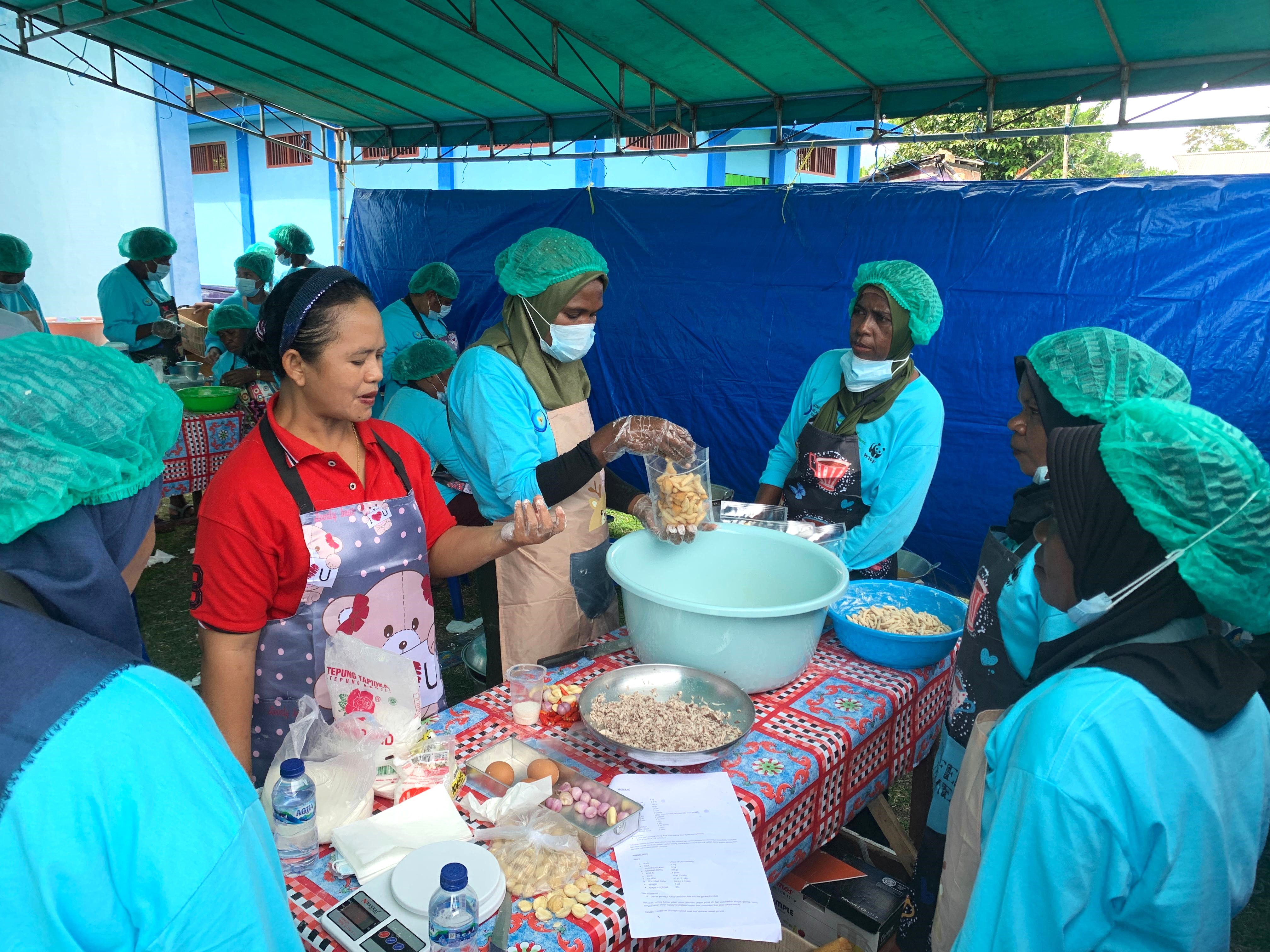 Kegiatan Diversifikasi Usaha Wanita Nelayan Melalui Pengolahan Produk dan Sertifikasi Pemasaran  di Kabupaten Kaimana difasilitasi lewat pendanaan hibah GEF 6 “The Ecosystem Approach To Fisheries Management (EAFM) In Eastern Indonesia (Fisheries Management Area (FMA) - 715,717 & 718) Components A, B, And D”